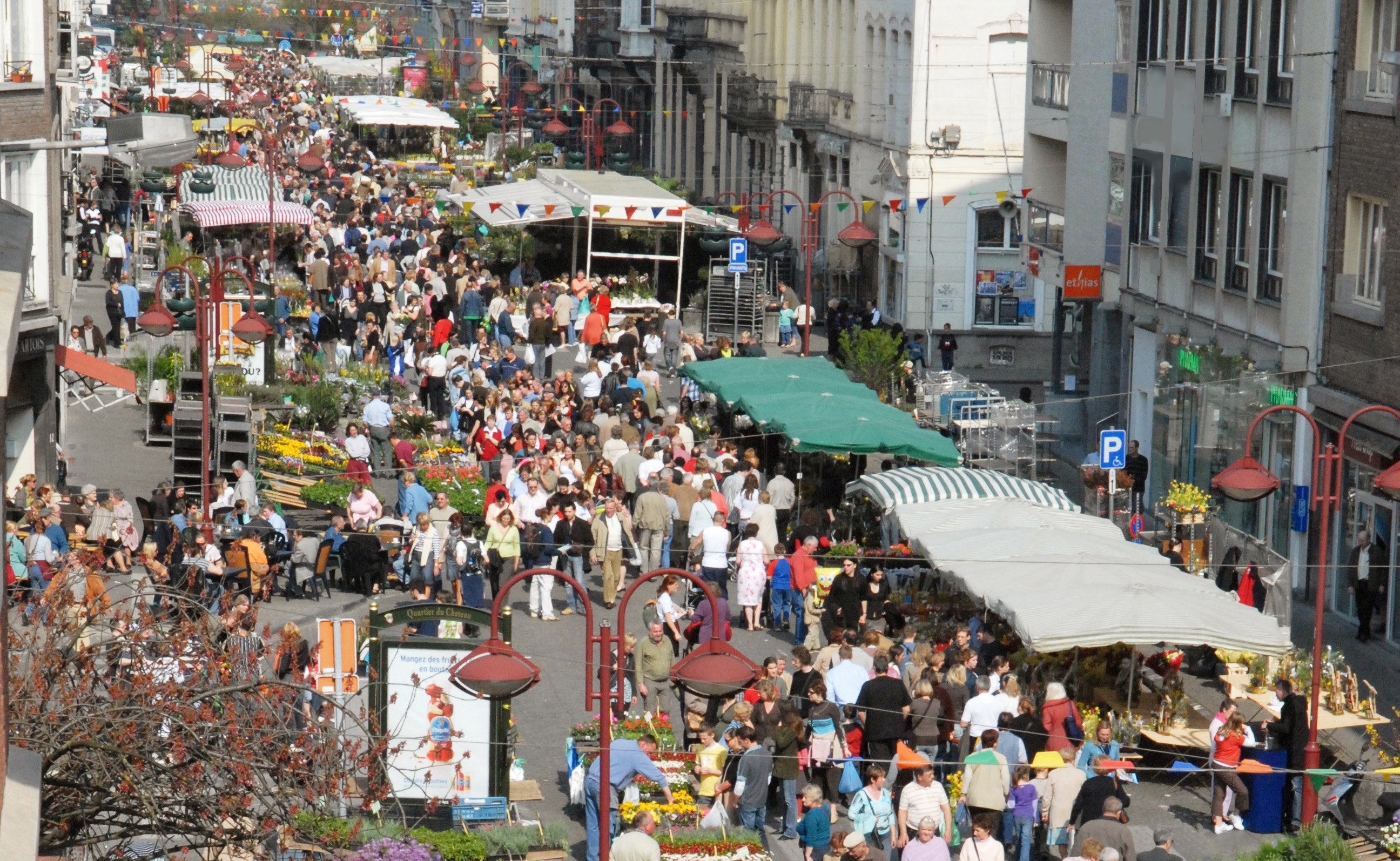 Braderie-marché rue Royale2.jpg